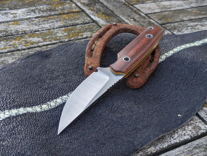 573 EDC Stahl Böhler M390 Griff Oldschool Micarta Länge 187 Klinge 90 PREIS 380€ 573 EDC Stahl Böhler M390 Griff Oldschool Micarta Länge 187 Klinge 90 PREIS 380€
